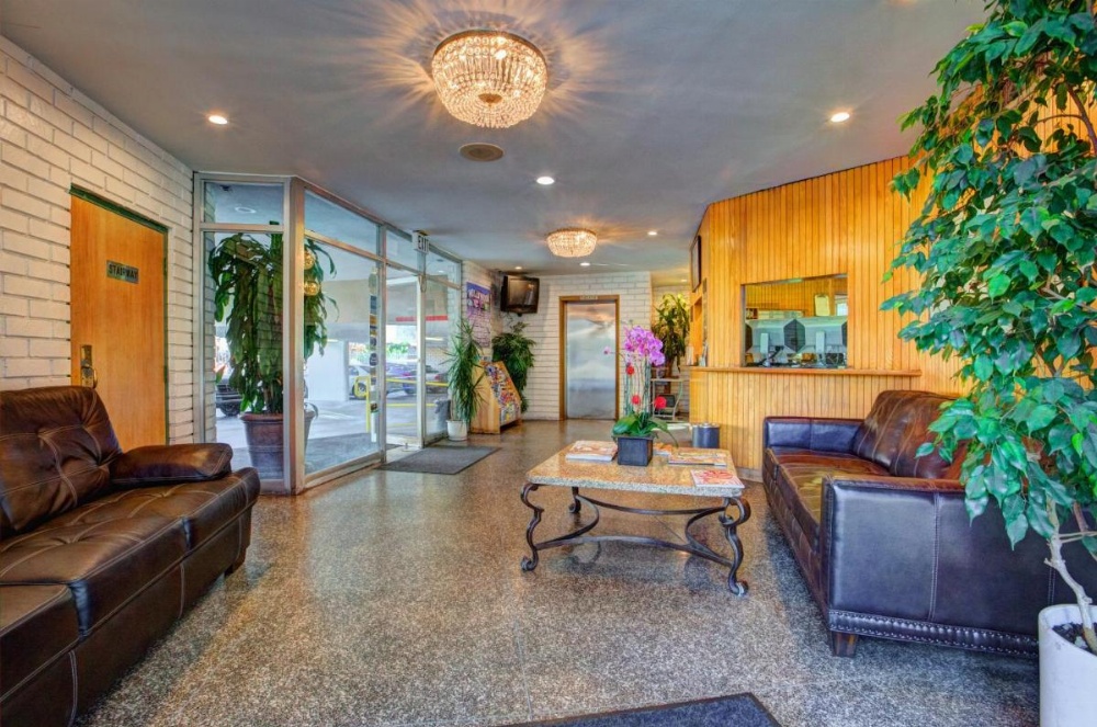 Dunes Inn Wilshire Image 6